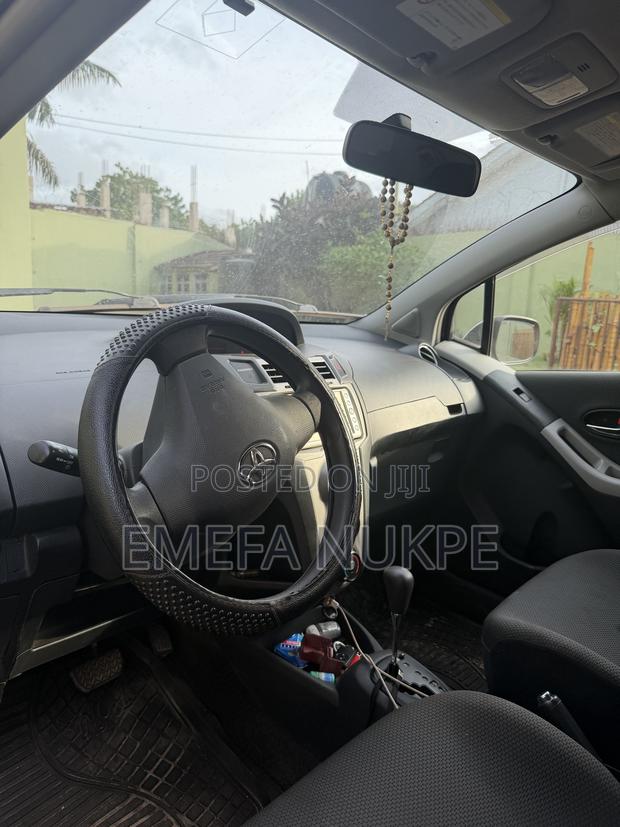 Toyota Vitz 2010 Burgundy