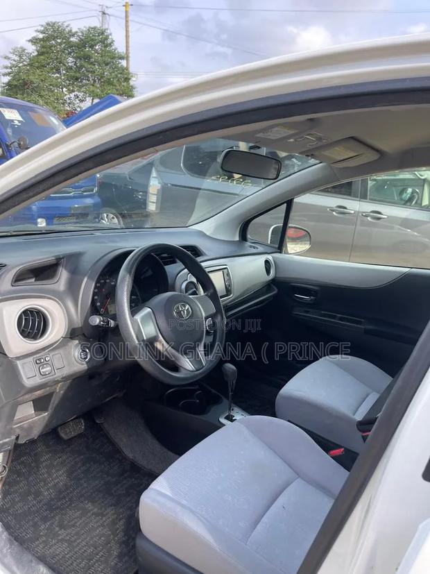 Toyota Vitz 1.0 FWD 3dr 2011 White