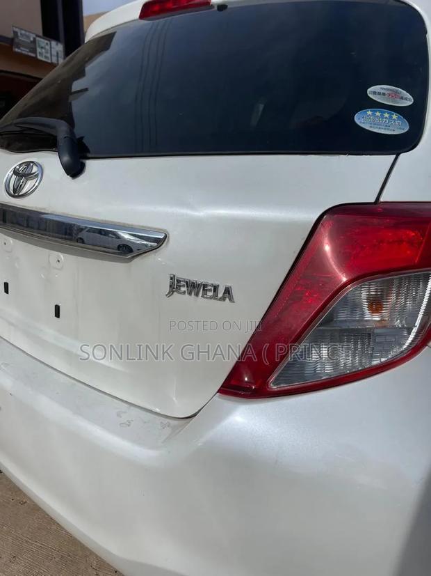 Toyota Vitz 1.0 FWD 3dr 2011 White