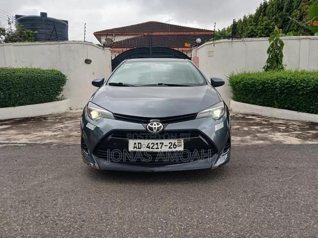 Toyota Corolla LE (1.8L 4cyl 2A) 2018 Gray
