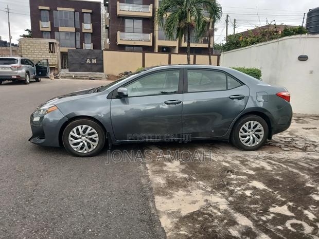 Toyota Corolla LE (1.8L 4cyl 2A) 2018 Gray