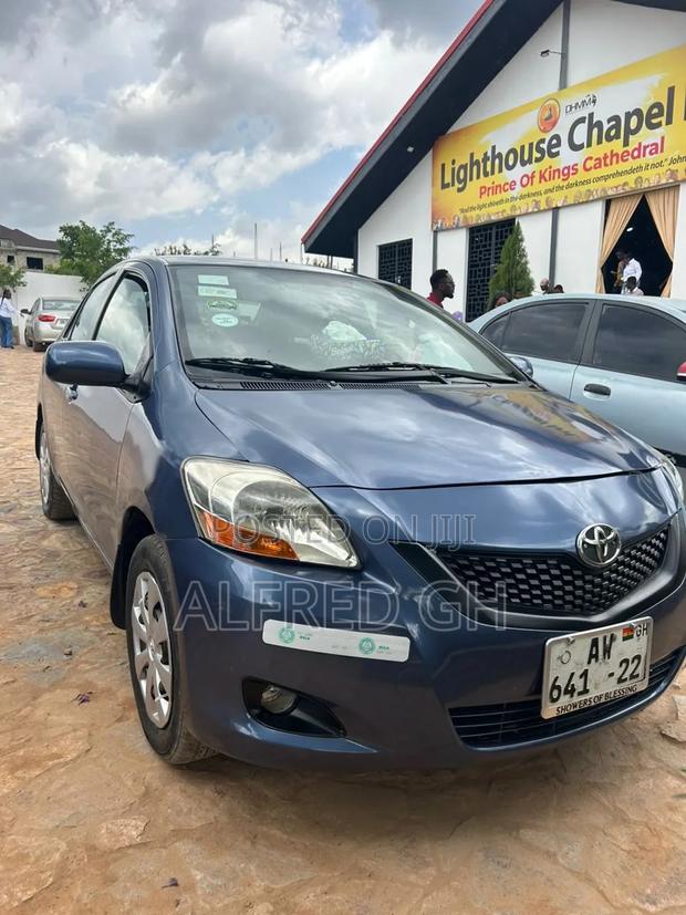 Toyota Yaris L Hatchback 3dr 2012 Blue