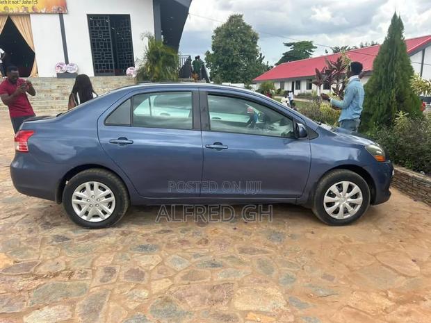 Toyota Yaris L Hatchback 3dr 2012 Blue
