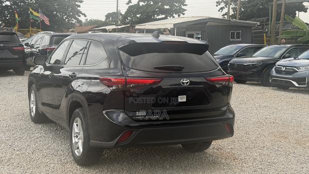Toyota Highlander LE FWD 2023 Black