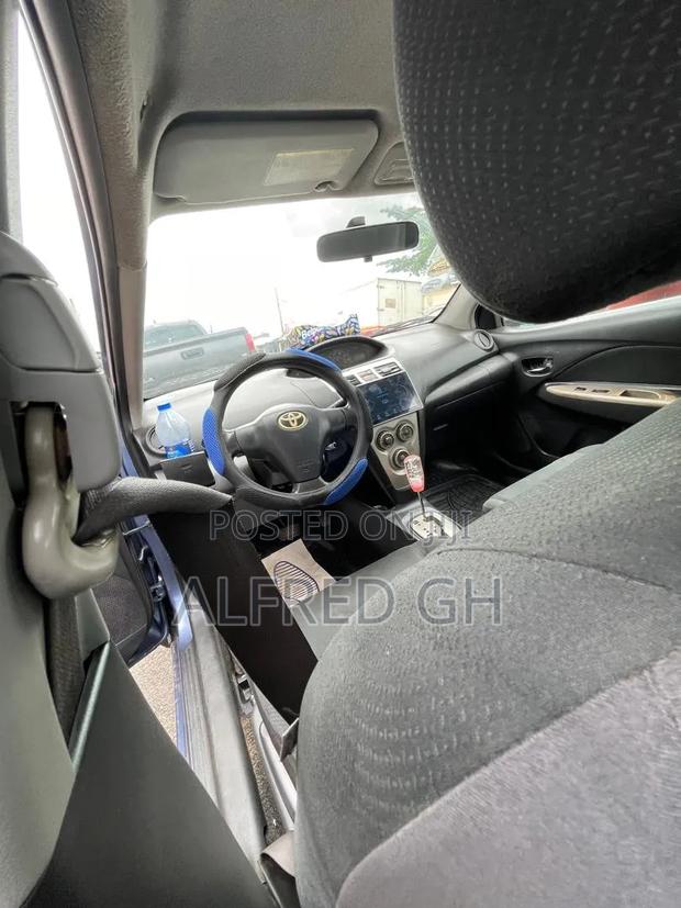 Toyota Yaris L Hatchback 3dr 2012 Blue