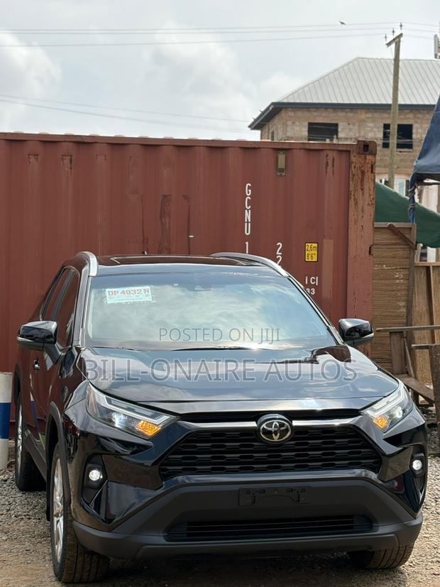 Toyota RAV4 XLE Premium AWD 2024 Black
