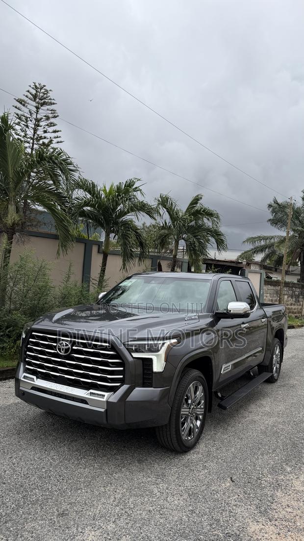 New Toyota Tundra Capstone CrewMax 4WD SB w/5.5' Bed (Hybrid) 2025 Gray