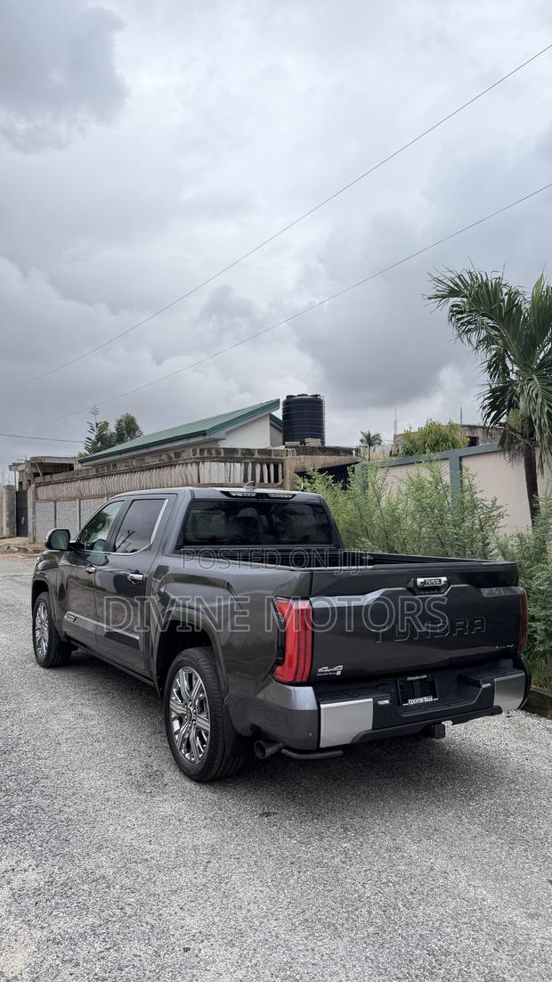 New Toyota Tundra Capstone CrewMax 4WD SB w/5.5' Bed (Hybrid) 2025 Gray