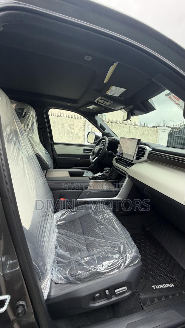 New Toyota Tundra Capstone CrewMax 4WD SB w/5.5' Bed (Hybrid) 2025 Gray