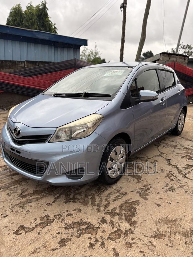 Toyota Vitz 1.3 AWD 3dr 2013 Blue