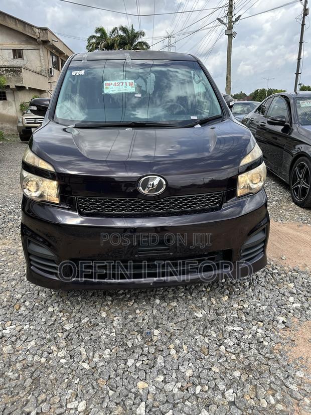 Toyota Voxy 2012 Burgundy