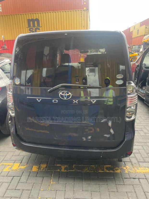 Toyota Voxy 2010 Gray