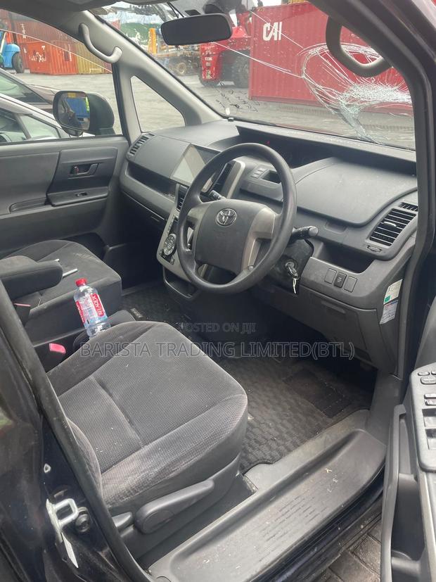 Toyota Voxy 2010 Gray