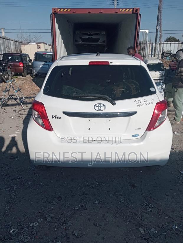 Toyota Vitz 2016 Gray
