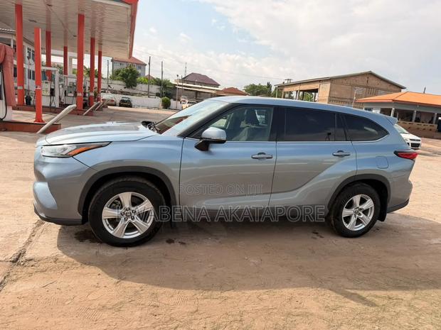 Toyota Highlander LE AWD 2020 Blue