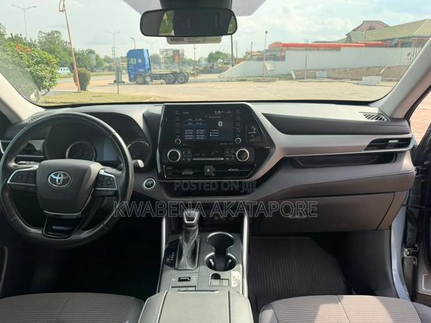 Toyota Highlander LE AWD 2020 Blue