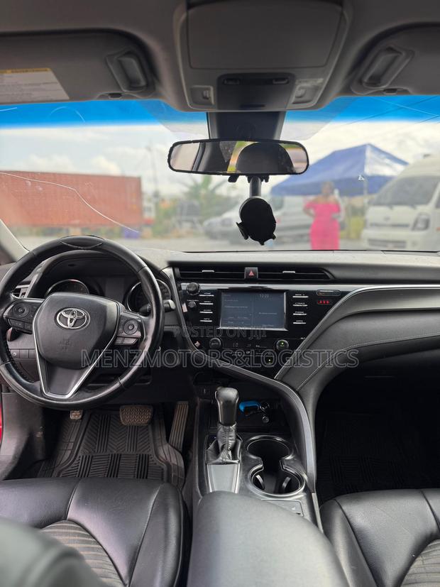 Toyota Camry LE FWD (2.5L 4cyl 8AM) 2018 Red