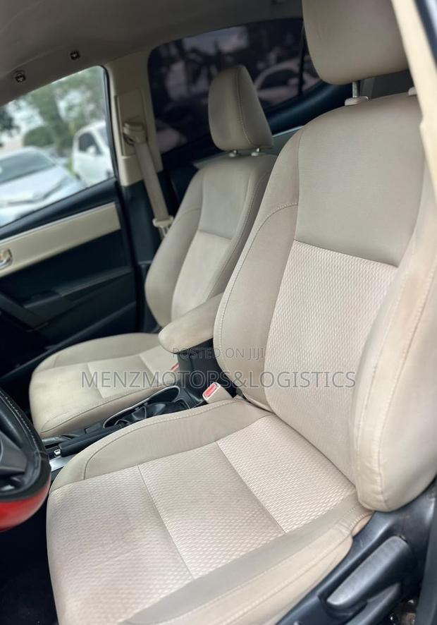Toyota Corolla LE 4dr Sedan (1.8L 4cyl CVT) 2015 Black
