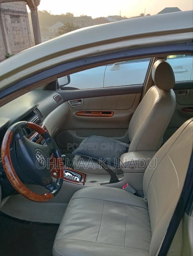 Toyota Corolla LE 4dr Sedan (1.8L 4cyl 4A) 2010