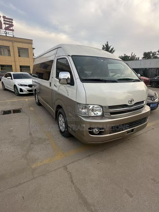 Toyota HiAce 2022 Beige