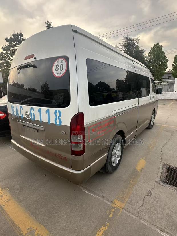 Toyota HiAce 2022 Beige