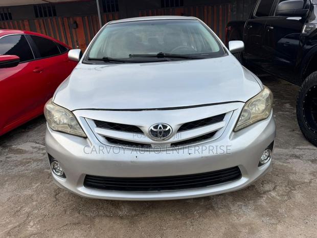 Toyota Corolla LE 4dr Sedan (1.8L 4cyl 4A) 2013 Silver