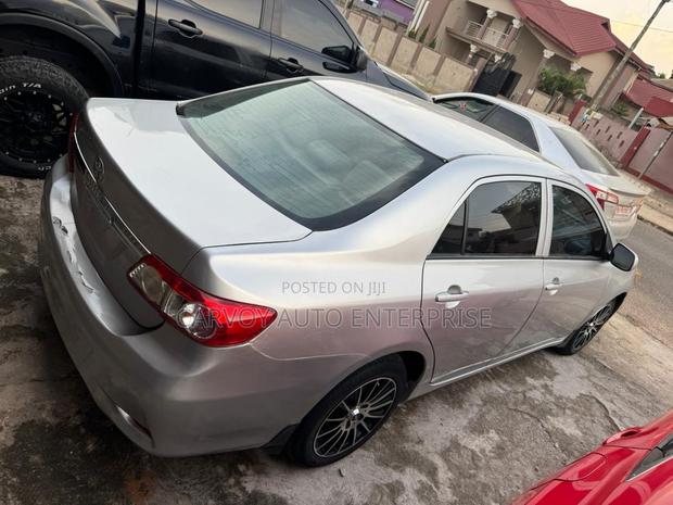 Toyota Corolla LE 4dr Sedan (1.8L 4cyl 4A) 2013 Silver