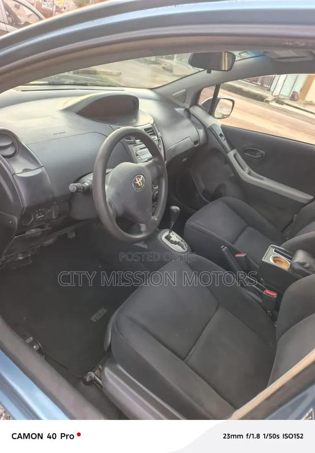 Toyota Vitz 1.0 FWD 3dr 2010 Blue