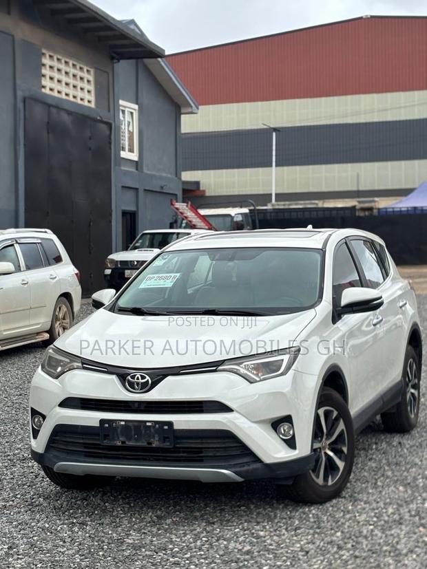 Toyota RAV4 Limited AWD (2.5L 4cyl 6A) 2017 White