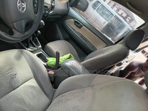 Toyota Hilux 2012 Black