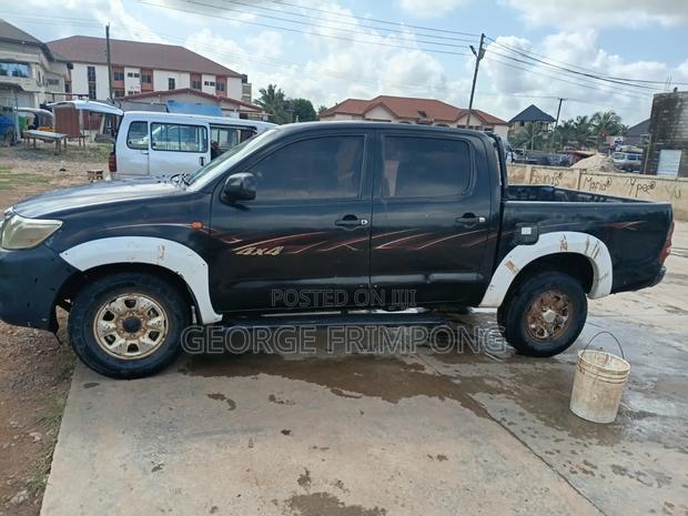 Toyota Hilux 2012 Black