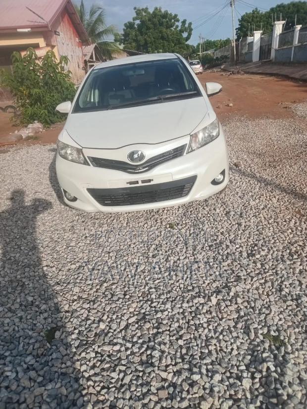 Toyota Vitz 2012 White