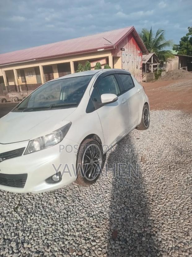 Toyota Vitz 2012 White