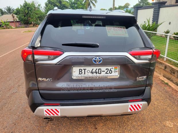 Toyota RAV4 Limited 2022 Gray