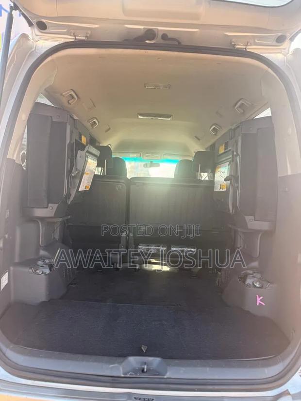 Toyota Voxy 2013 Silver