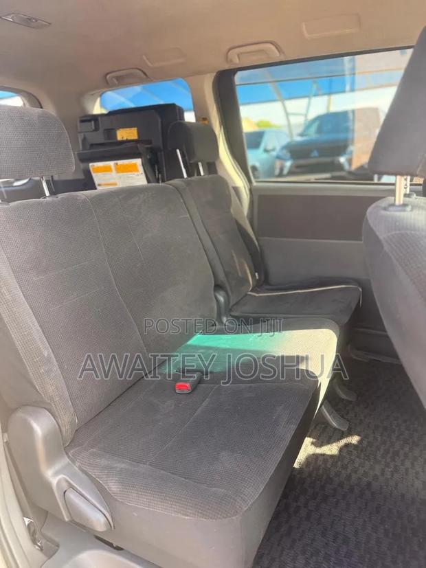 Toyota Voxy 2013 Silver
