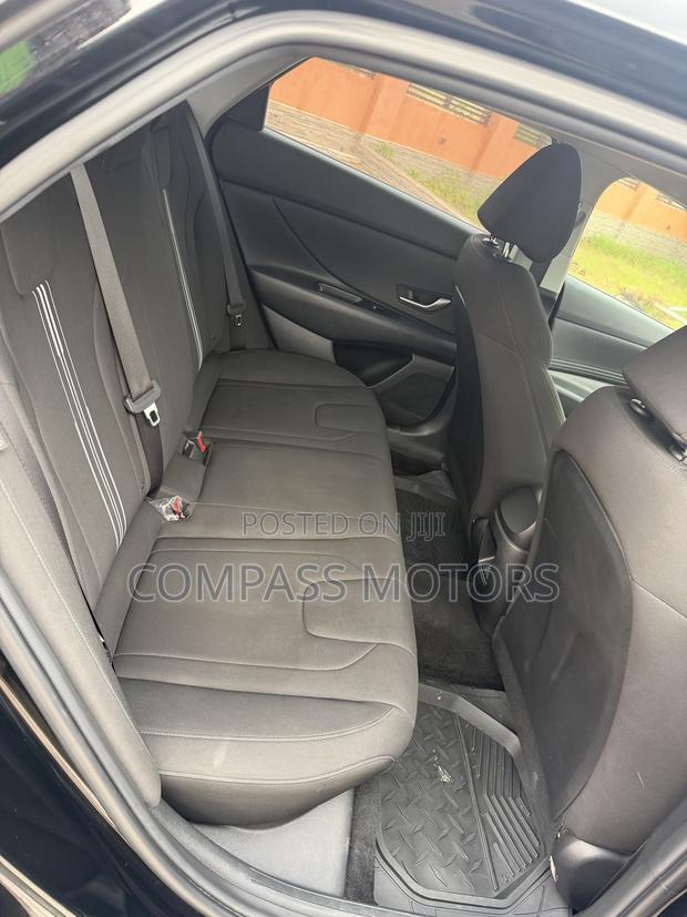 Hyundai Elantra SEL 2024 Black