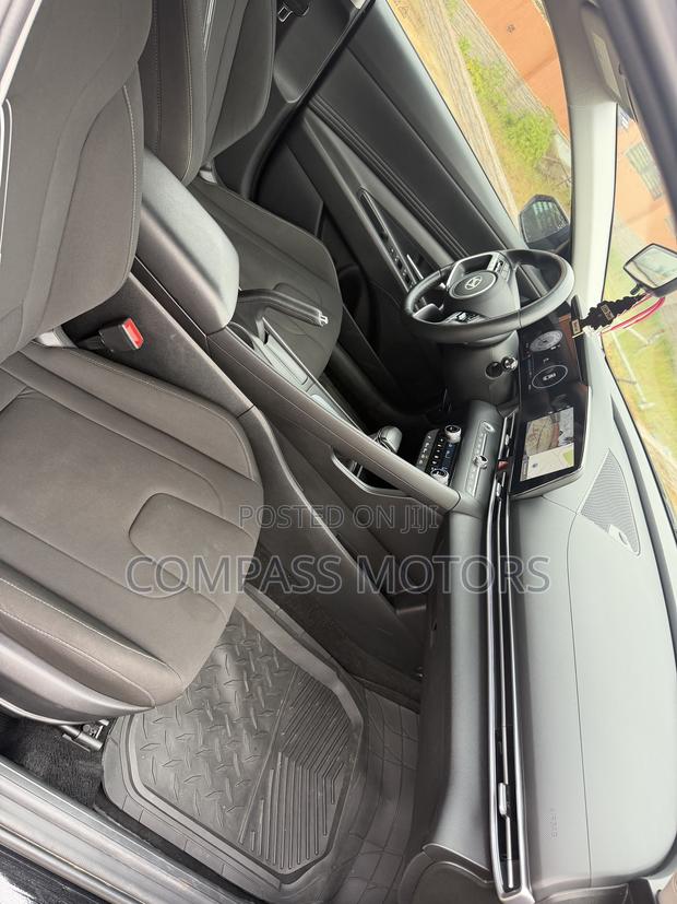 Hyundai Elantra SEL 2024 Black