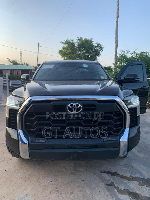Toyota Tundra SR5 CrewMax 5.5' Bed 2024 Black