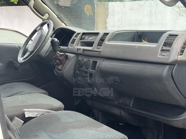 Toyota HiAce 2008 White