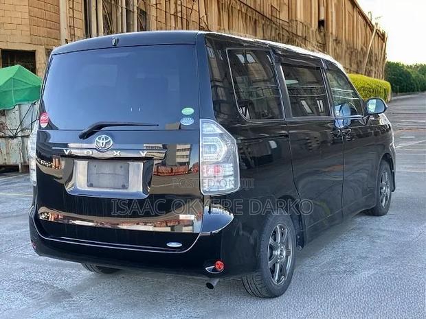 Toyota Voxy 2012 Black