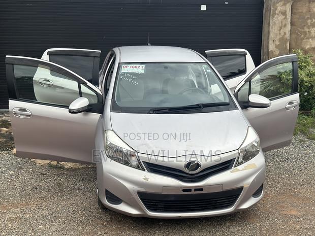 Toyota Vitz 1.3 FWD 3dr 2011
