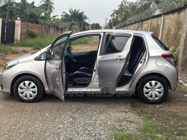 Toyota Vitz 1.3 FWD 3dr 2011