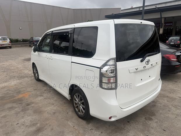 Toyota Voxy 2012 White