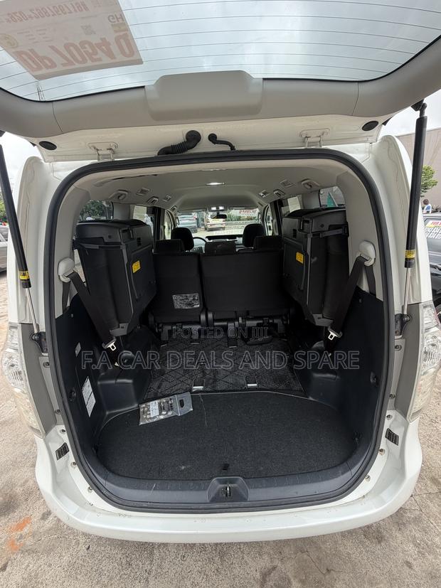 Toyota Voxy 2012 White