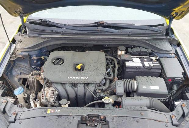 Hyundai Elantra 2017 Yellow