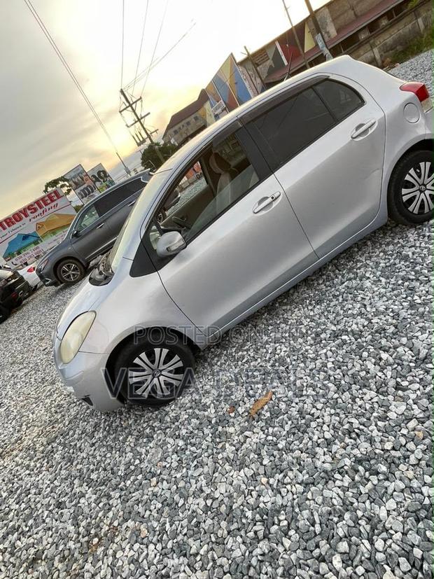 Toyota Vitz 2010 Gray