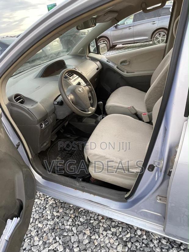 Toyota Vitz 2010 Gray