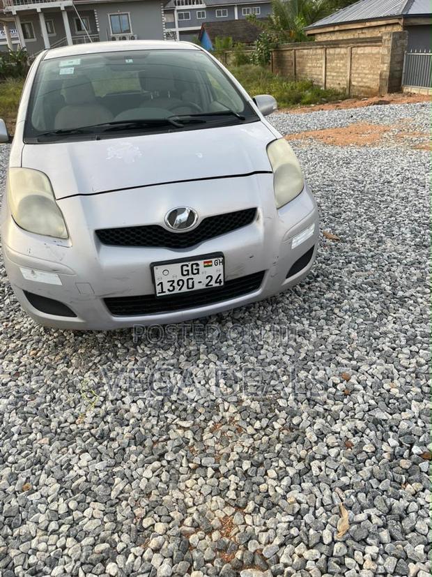 Toyota Vitz 2010 Gray
