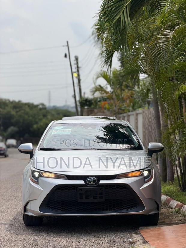 Toyota Corolla LE 2022 Silver